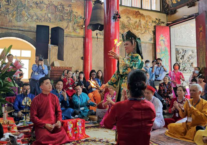 高大東語系、國際處攜手越南南定省仙鄉府正祠 前進楠梓仁壽宮研討越南文化