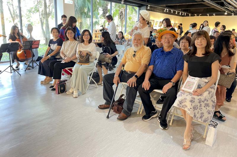 花苑京文藝學會、圳石文創開發與花共舞流浪動物公益展 部分義賣所得挹注流浪動物