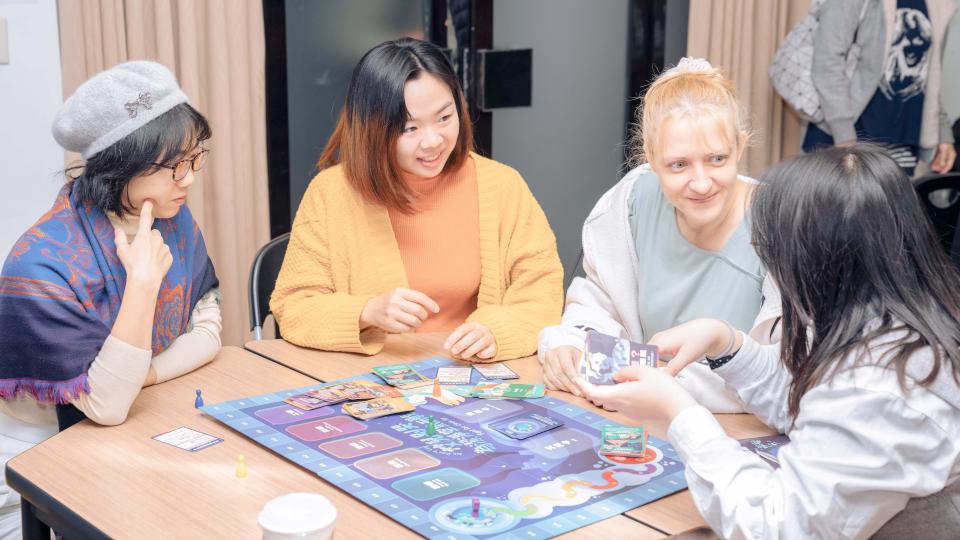 中山大學氣膠中心「SDG x IDG」工作坊 體驗3套桌遊同步規劃2場講座