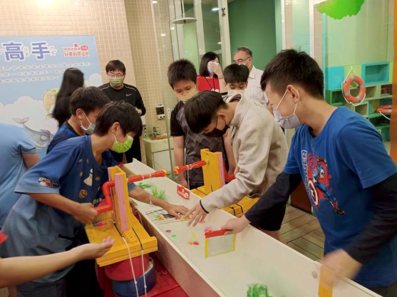 河堤國小攜手敬典文教基金會玩屋 學童挑戰創意闖關迎兒童節