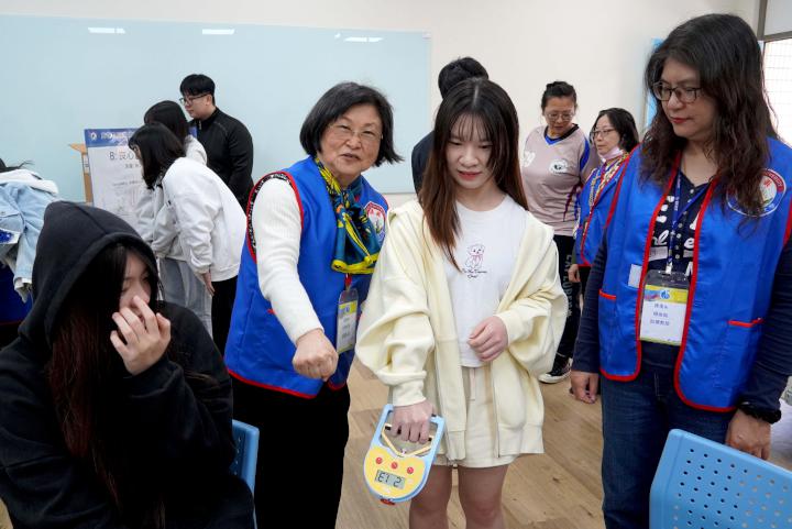 正修科大護理系護理魔法學院冬令營 逐關體驗臨床實務技能