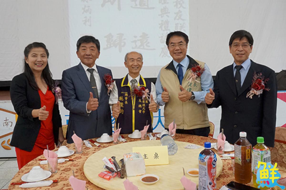 嘉藥校友相揪回娘家 熱鬧又溫馨