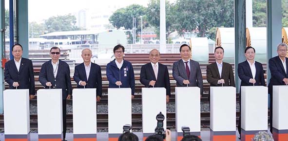 台灣高鐵攜手中鋼開發高鐵電車線維修工程車啟用 陳其邁陪同蘇貞昌見證國造新頁