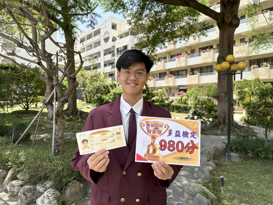 中山工商長期力推外語教學 應英科三年甲班黎英傑多益差10達滿分990