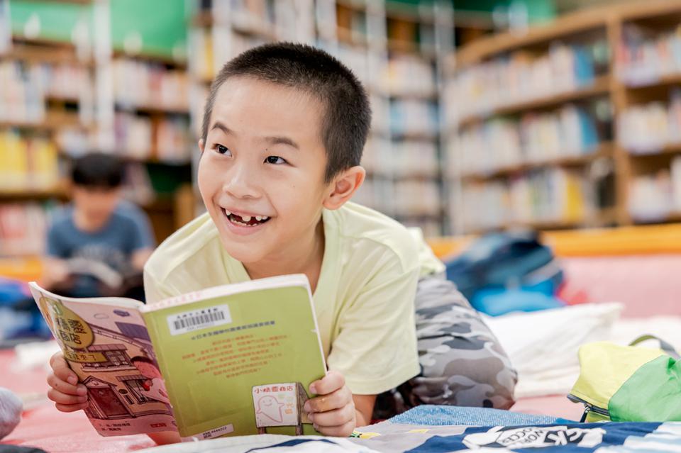 高市圖夜宿總圖《悅讀世界的精靈王國》 抽選48名孩童參與26小時體驗活動