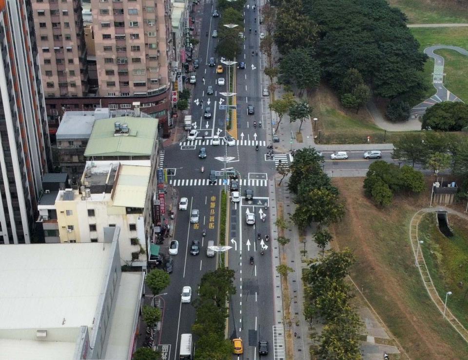 高市澄清路、覺民路口左轉標線引發熱議 交通局:搭配號誌時相有效紓解車流