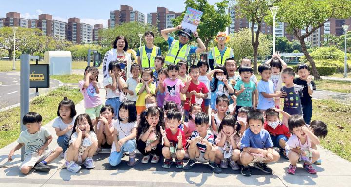 高市路竹幼兒園設計交通安全第一系列活動 前進岡山河堤公園模擬上路情境