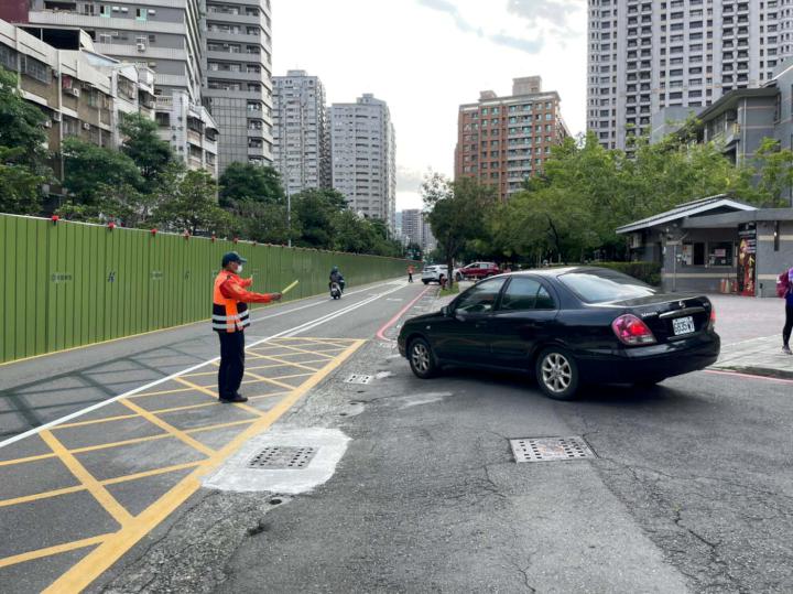 高雄輕軌大順路段完成4工區圍籬架設 市府團隊持續完善交維措施降衝擊