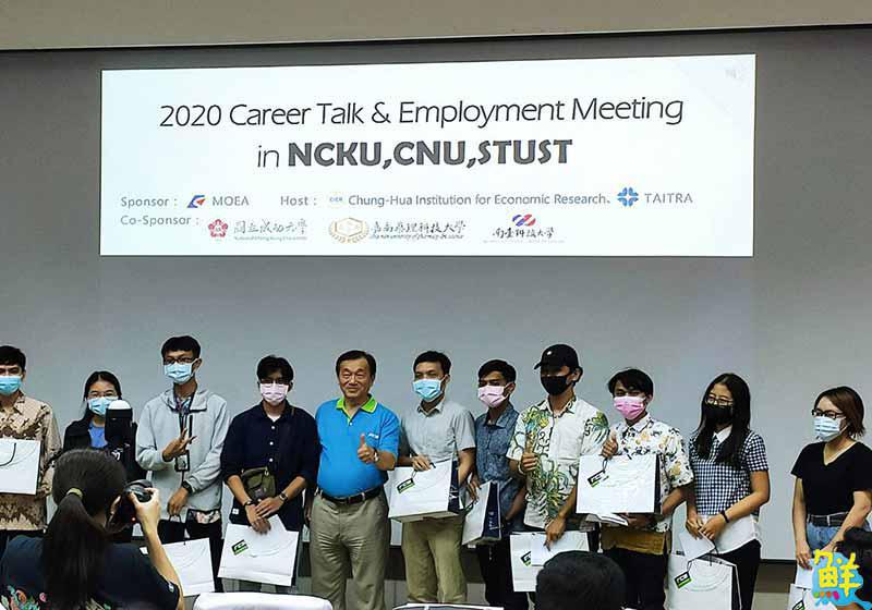 嘉藥為台灣留住國際人才 首屆印尼產學專班歡唱驪歌