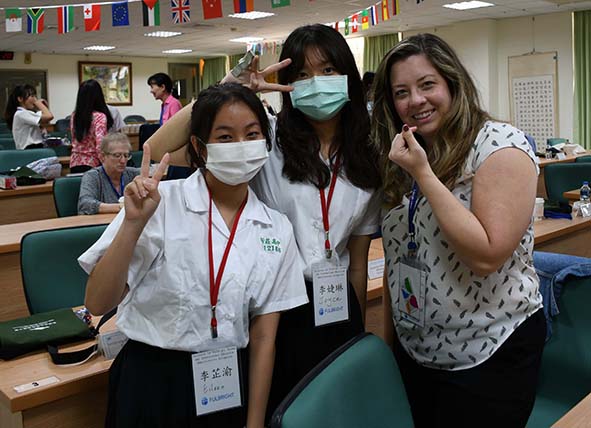 美國大學國際事務資深主管教授訪新莊高中 觀摩美國傅爾布萊特計畫成效