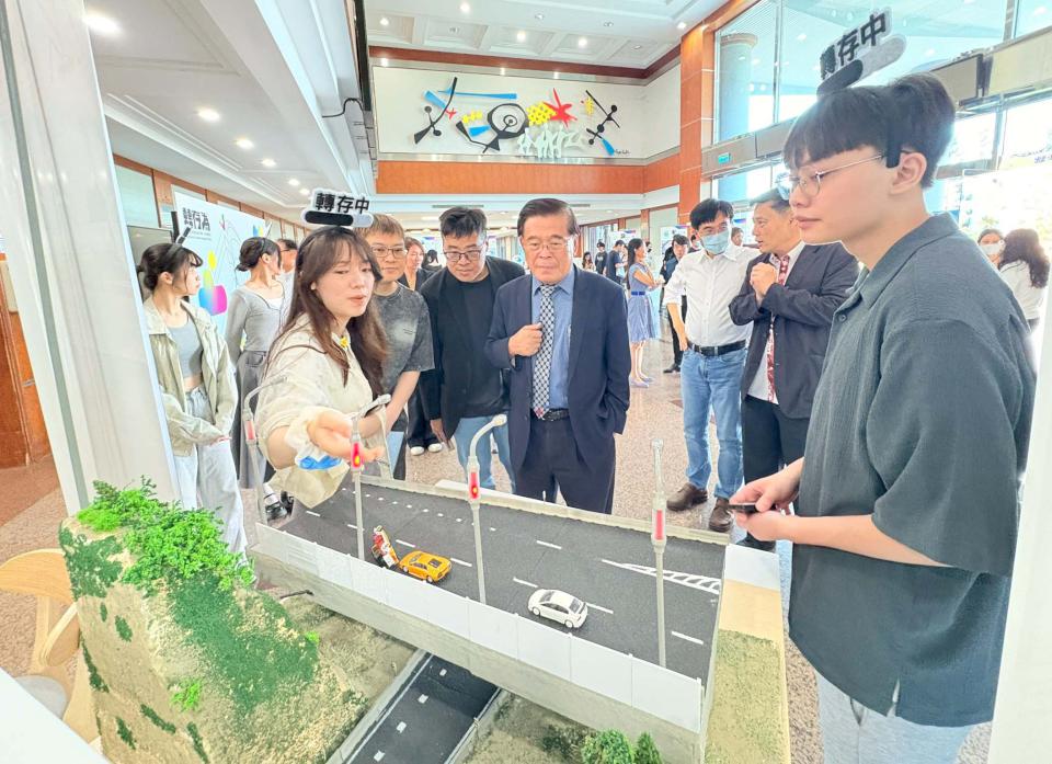 義大創設系第110屆畢展「轉存為」 部分作品入圍新一代、青春設計展獎項