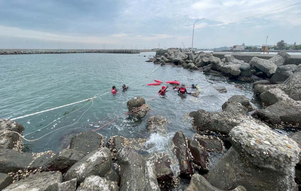 高科大台17線大學社會責任計畫擴大延伸彌陀區 前進海岸光廊觀察鈕扣珊瑚紮根海保