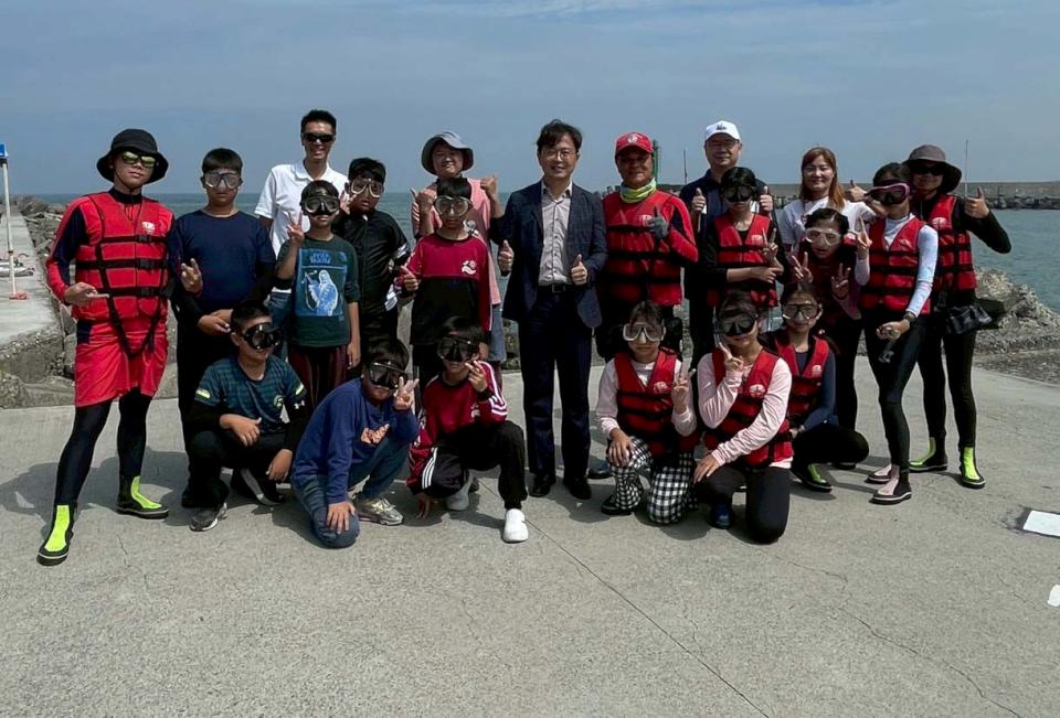 高科大台17線大學社會責任計畫擴大延伸彌陀區 前進海岸光廊觀察鈕扣珊瑚紮根海保