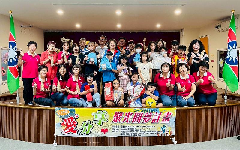 救國團高市團委會攜手高市真善美聯誼會 助16兒少圓禮物夢樂作幸福保瓶