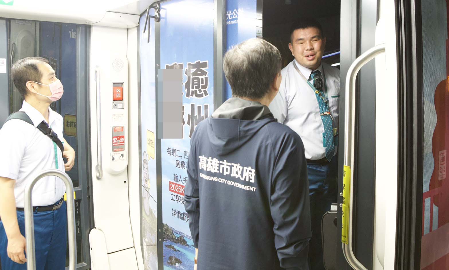 高雄輕軌班車營運延長至晚上10點30分 捷運局訪視C1籬仔內站運輸慰勉司機員