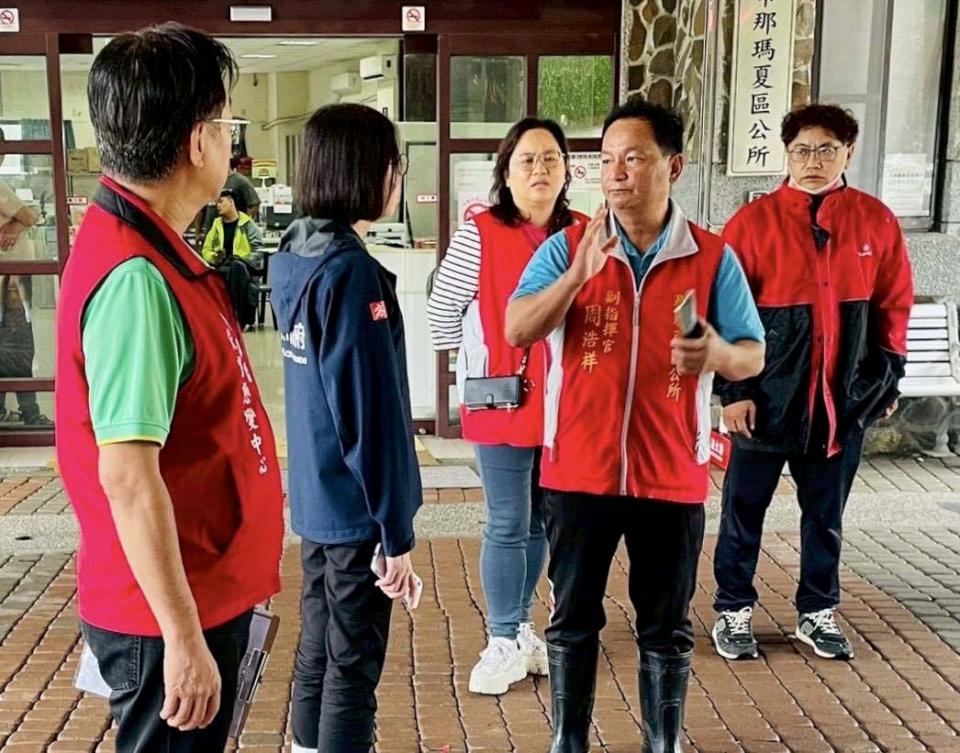 連日豪雨致高市原民區道路中斷 陳其邁慰訪災民社會局轉送物資盼共度難關