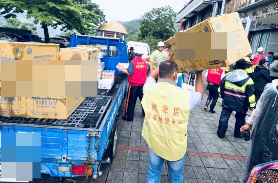 連日豪雨致高市原民區道路中斷 陳其邁慰訪災民社會局轉送物資盼共度難關