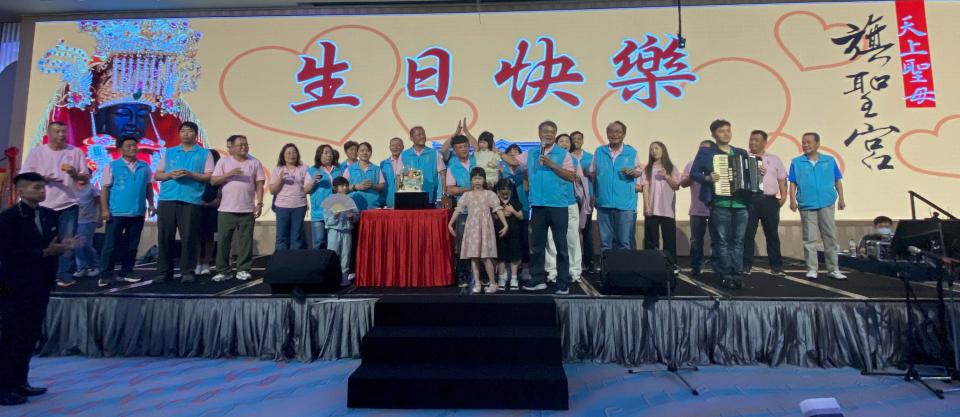 高雄旗聖宮媽祖聖誕公益壽宴前進左營百貨 贈學校社福團體公益獎助金