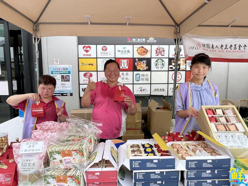 用路人乖乖停讓!高公局攜手湖口服務區舉辦交通安全宣導 國民零食明星「乖乖」擔任大使