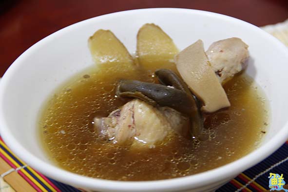 元餃-煎餃、酸辣湯專賣店  創新獨家口味  皮薄餡足肉汁多