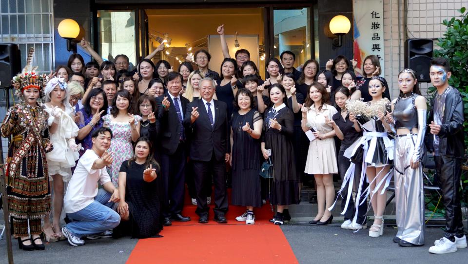 正修科大妝彩系二技部畢展「旅程」 29生人工智慧造型攝影作品亮相