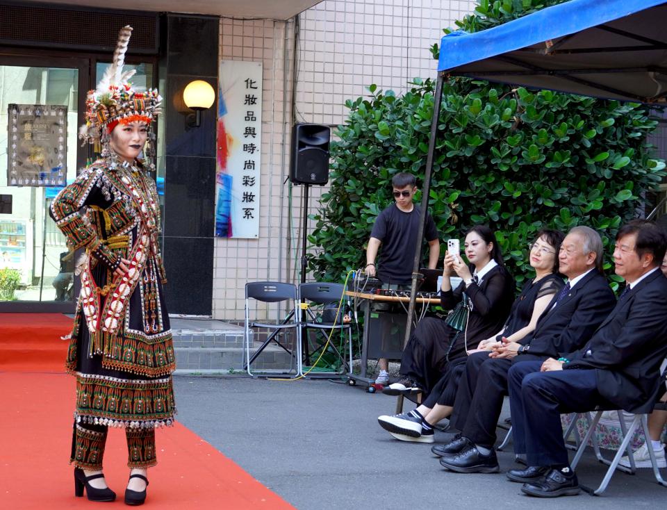 正修科大妝彩系二技部畢展「旅程」 29生人工智慧造型攝影作品亮相