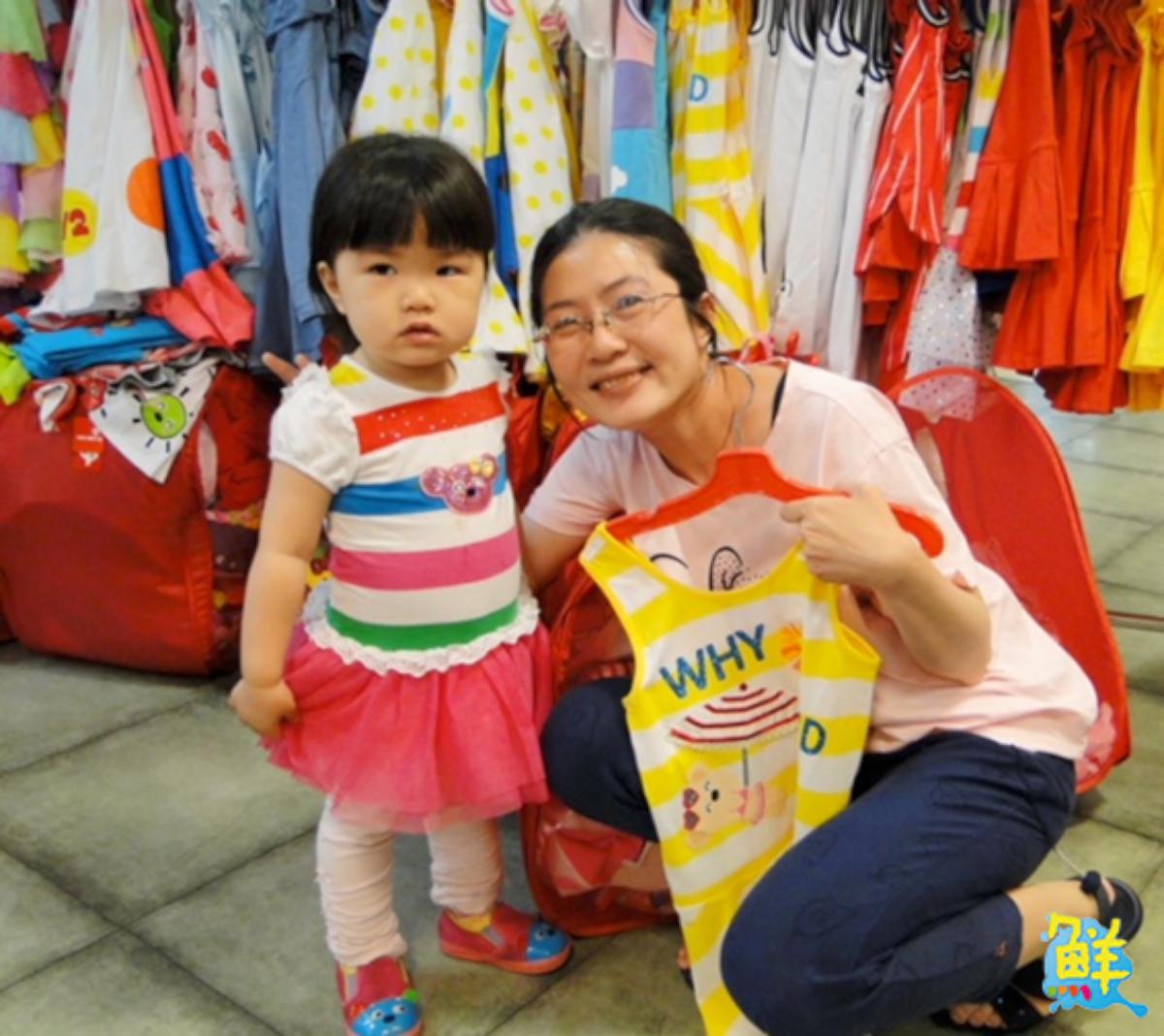 高雄大遠百WHY AND 1/2童裝下殺3折起 南台灣首場萬件兒童服飾媽咪瘋搶裝滿袋