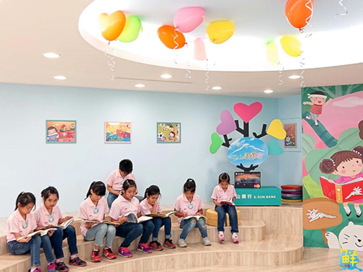 高市旗津區中洲國小玉山圖書館啟用 創校80年首座公用閱讀空間誕生