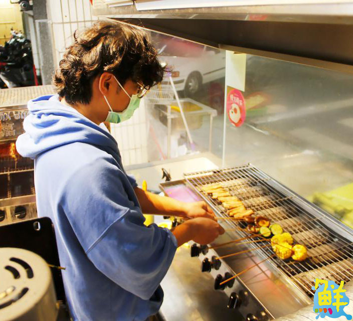 越夜越嗨!制霸宵夜時段 串龍門 烤串 烤魚 烤蝦 銅板價吃出串燒新高度