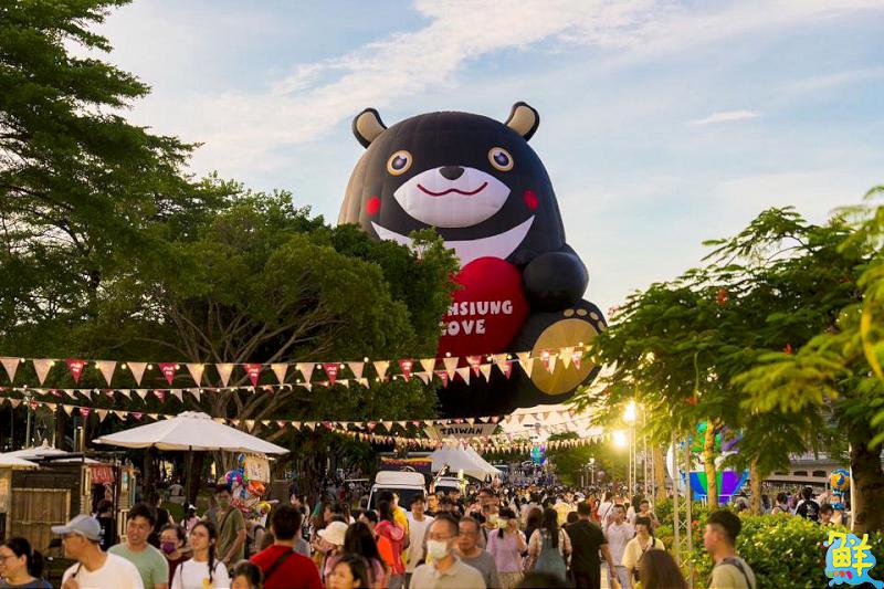 高雄熊來了！「2025高雄愛‧月熱氣球」即將登場  9/17搶購繫留體驗票