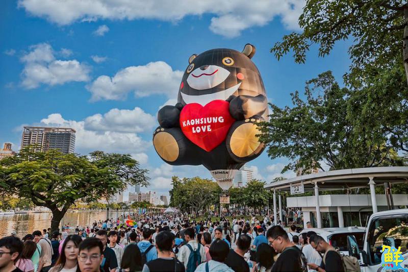 高雄熊來了！「2025高雄愛‧月熱氣球」即將登場  9/17搶購繫留體驗票