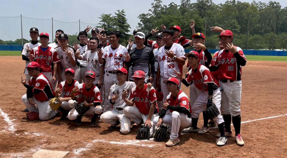 嘉義南華大學OB棒球賽睽違三年復辦 含羞草日記棒球隊受邀下場逆轉勝地主