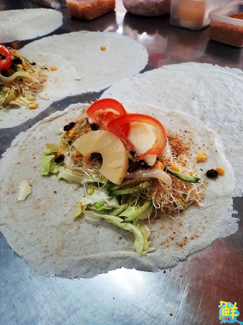 二代傳承打造新風味! 高雄春捲名店 顏春捲 飽滿餡料不怕你吃