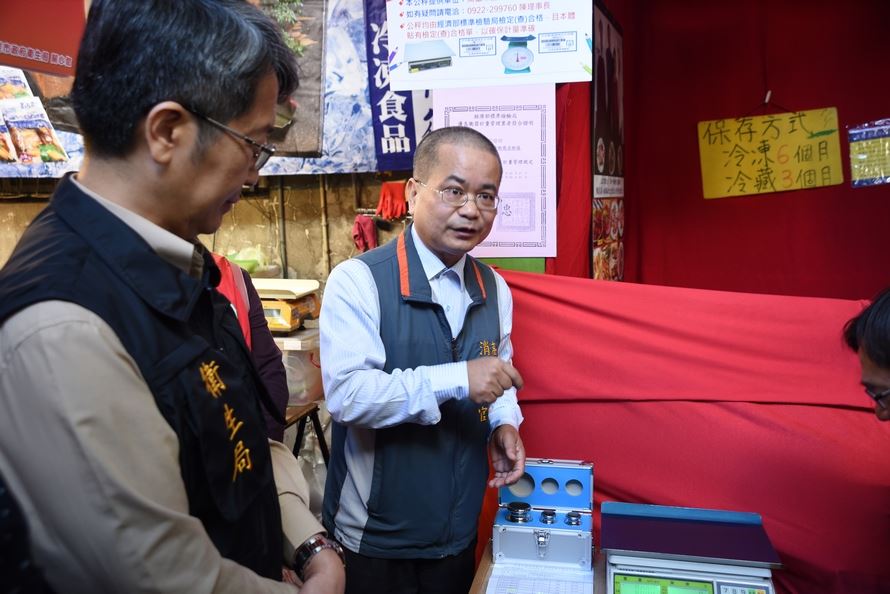 高雄市政府聯合查核年貨大街 確保市民消費權益