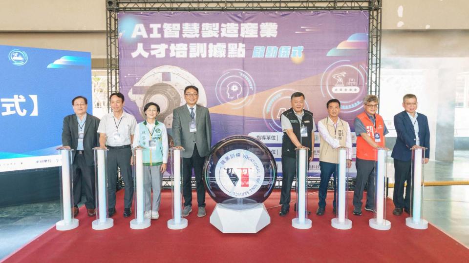 高科大攜手高屏澎東分屬推智慧製造人培據點 6月開設在職職前訓練課程