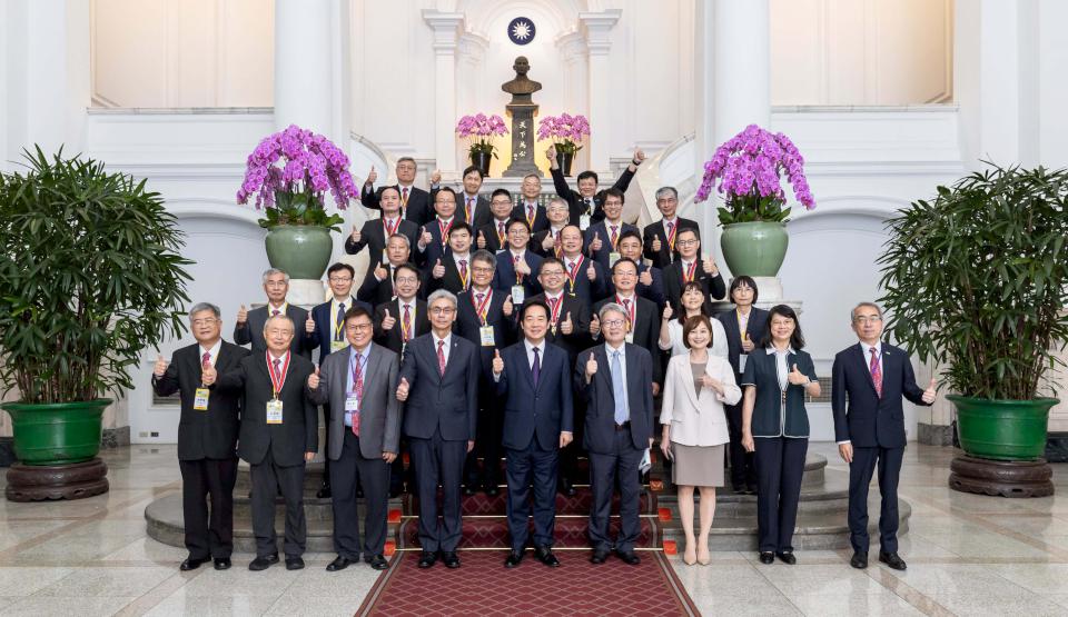 中山大學環工所特聘教授林淵淙教研實務應用貢獻卓越 獲頒傑出工程教授獎