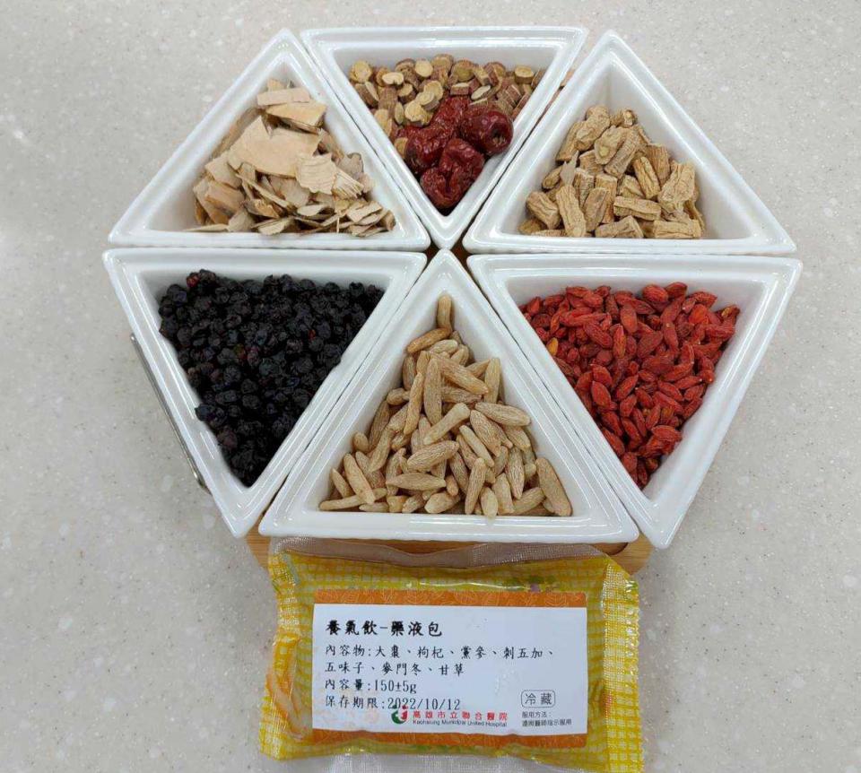 輕熟女確診染新冠肺炎7天 高市聯合醫建議服用中藥材緩解呼吸道症狀