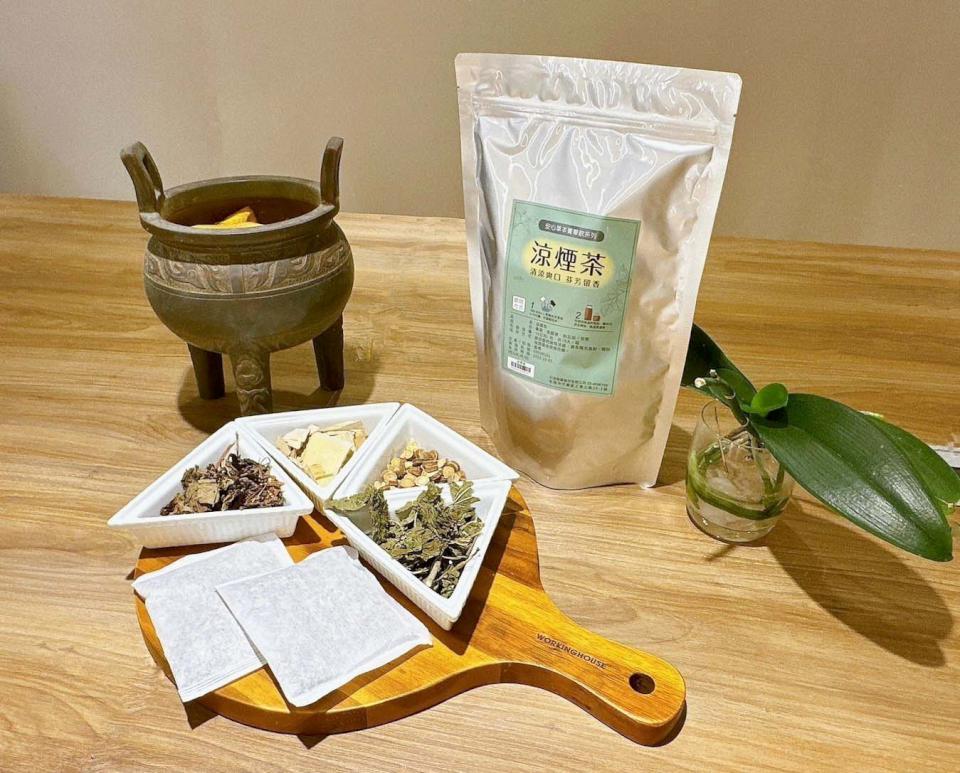 輕熟女確診染新冠肺炎7天 高市聯合醫建議服用中藥材緩解呼吸道症狀