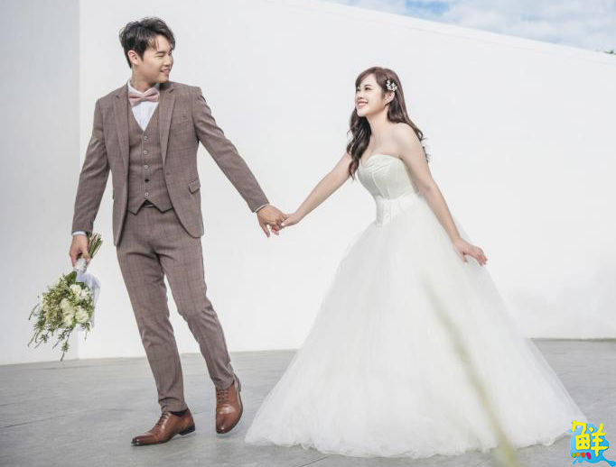 讓您的每次出席 都驚豔全場 艾絲特手工婚紗引領禮服新風範