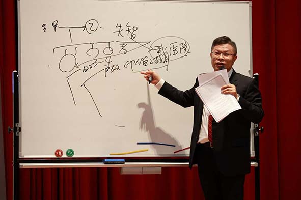 律師事務所長陳樹村現身高雄大學卓越講座 分享訴訟經驗期勉學生持續精進專業