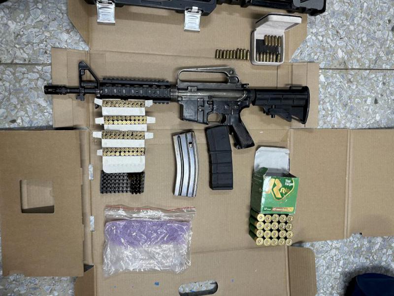 保三總隊第二大隊跨單位查緝擁槍自重毒販 逮捕主嫌查扣管制槍械彈藥送辦