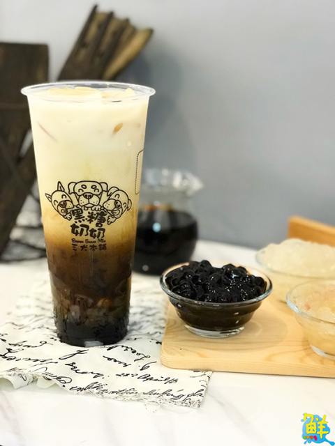 夢時代打造巨型珍奶專賣店「你今天珍奶了嗎?」