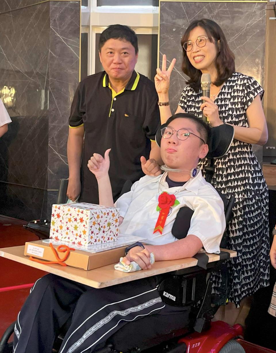 楠梓高中114年畢業生林子平身障升學大專校院甄試 錄取高醫大醫社、社工系