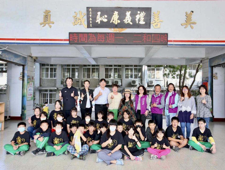 大樹國小獲贈禮義廉恥牌匾 感謝高雄市家長協會牽線企業總座許恆豪捐資