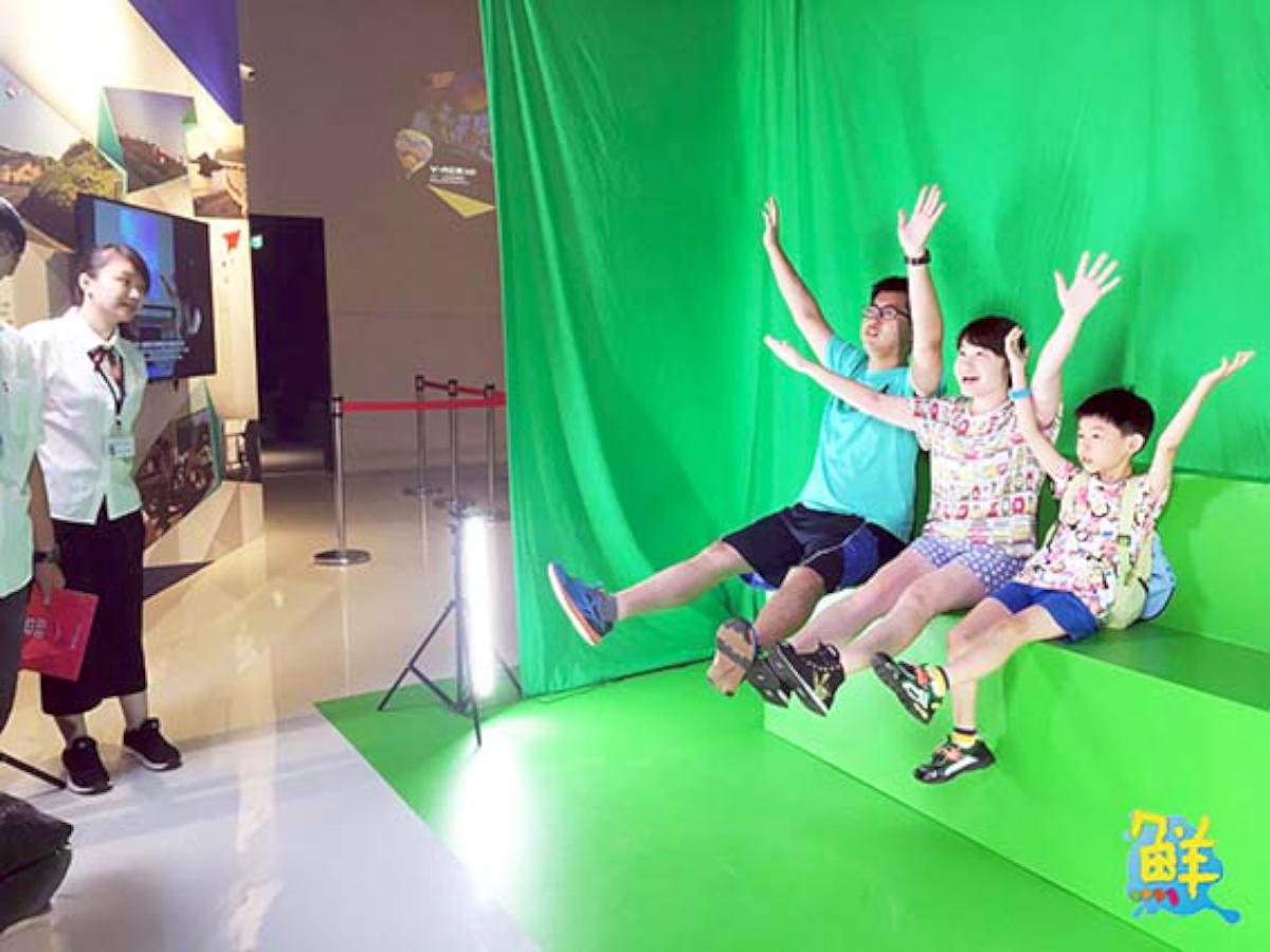 超越迪士尼 i-Ride體驗中心 享受優雅的體感震撼 全球發燒 如臨現場 5D飛行劇院在高雄