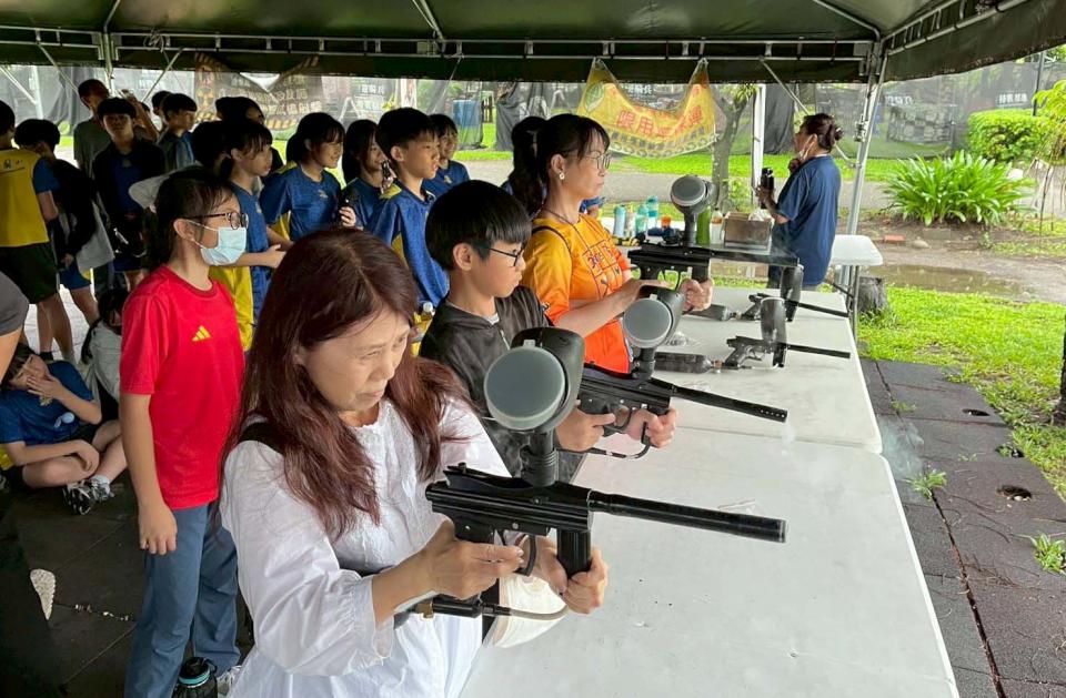 河堤國小前進農場首辦畢業宿營 逾百名親師生參與野炊等系列活動