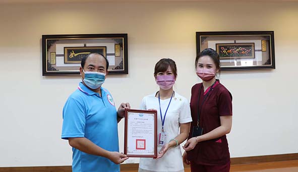 七賢脊椎外科醫院逾半數醫護完成培訓化身失智友善天使 通過全人關懷照服協會認證