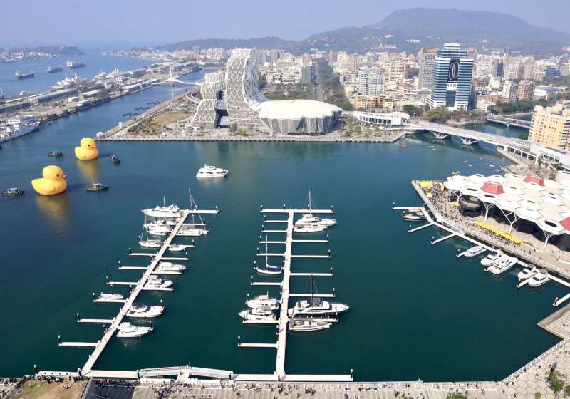 黃色小鴨旋風再現!荷蘭藝術家「霍夫曼」攜黃色小鴨現身 雙鴨秀給你DOUBLE歡樂