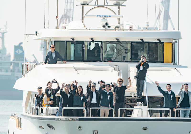 黃色小鴨旋風再現!荷蘭藝術家「霍夫曼」攜黃色小鴨現身 雙鴨秀給你DOUBLE歡樂