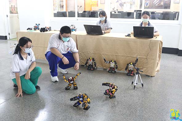 教育部2021國際智慧機器人運動大賽 高英工商資訊科5生囊括3金2銀1銅